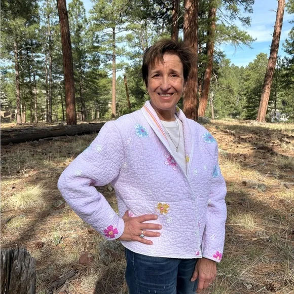 Upcycled from a quilt pastel pink and flower crop jacket - Picture 3 of 11